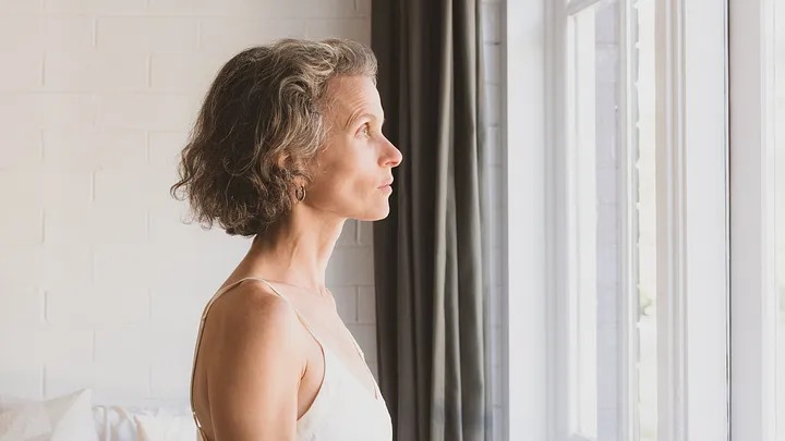 Testosterona en la Posmenopausia: Clave para la Revitalización de la Salud Sexual Femenina